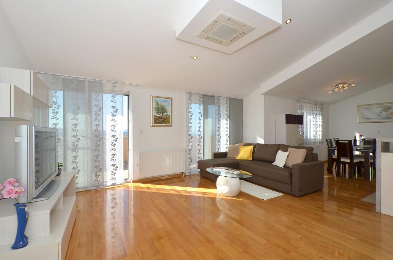 Apartmani Adela Solin Exterior photo