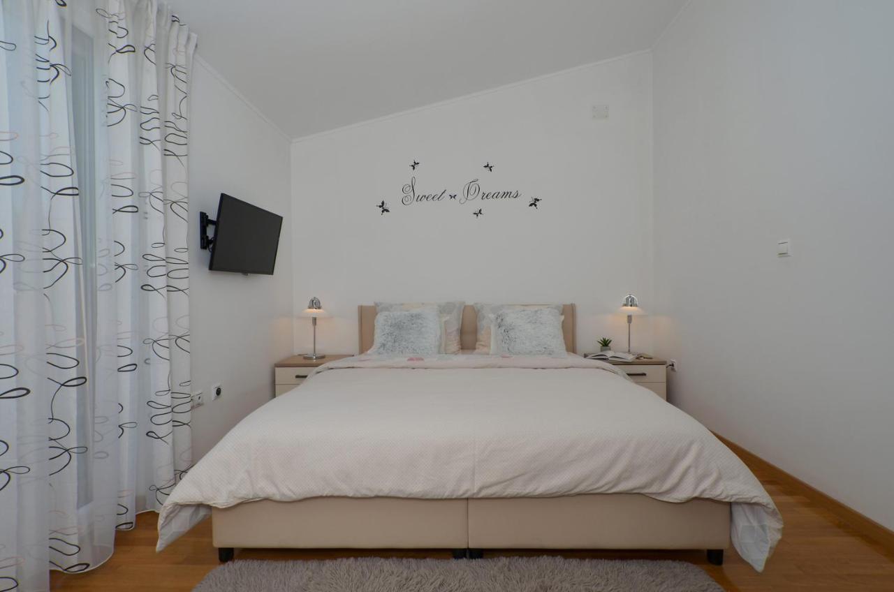 Apartmani Adela Solin Exterior photo