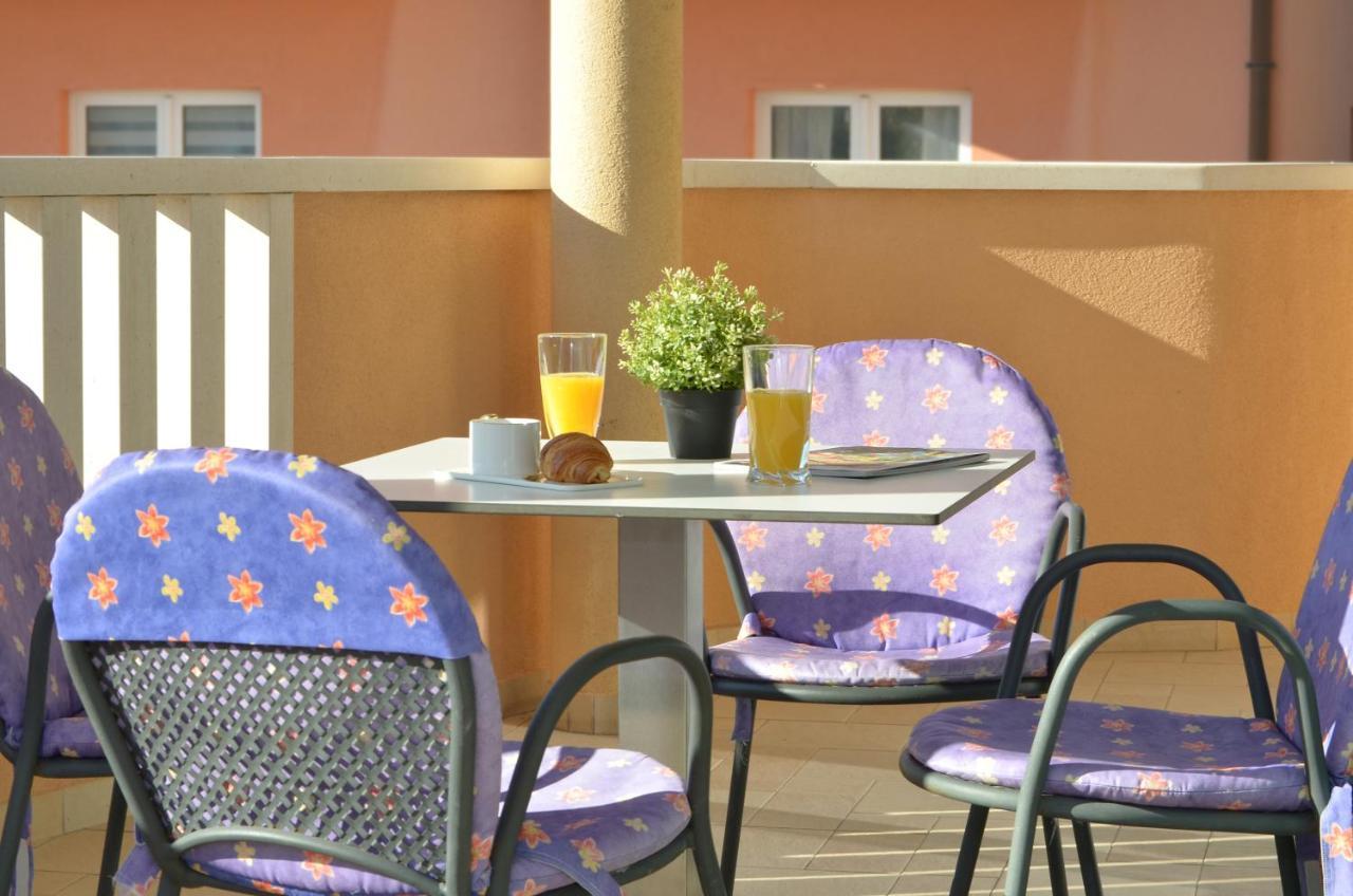 Apartmani Adela Solin Exterior photo